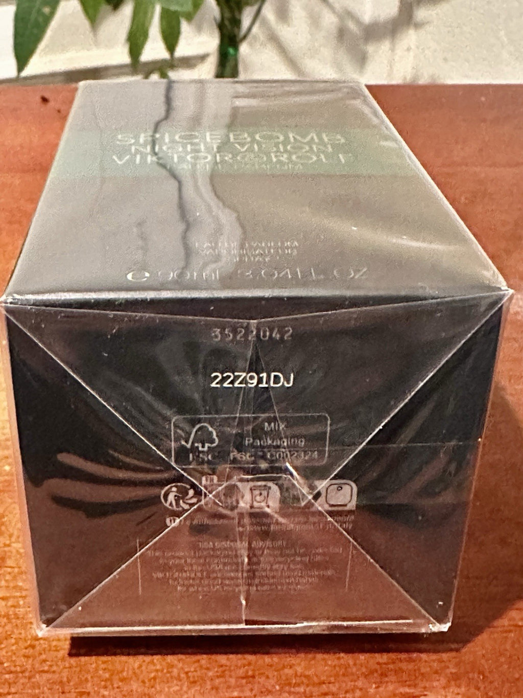 Viktor & Rolf Spicebomb Night Vision EDP box
