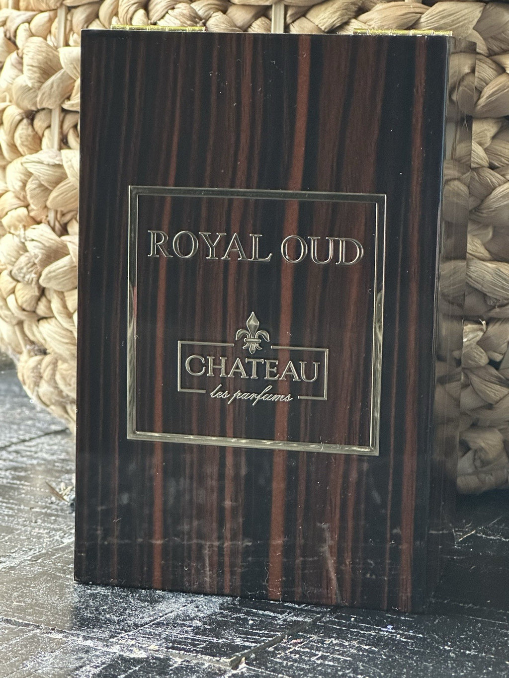 Chateau Les Parfums Royal Oud photo 5