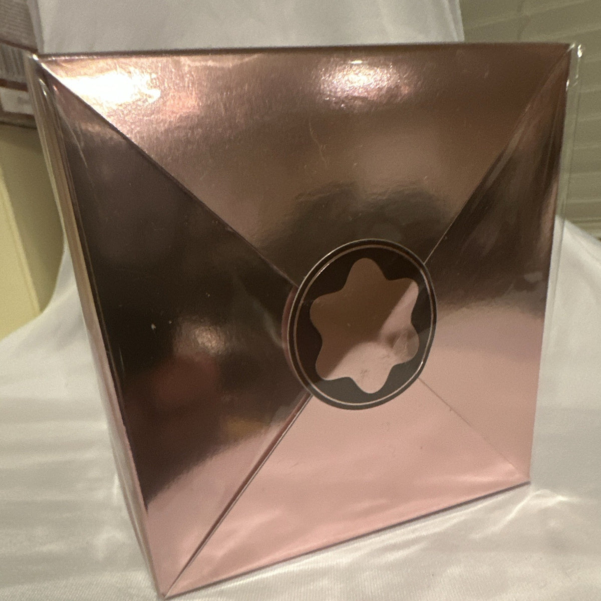 Montblanc Lady Emblem Elixir EDP box detail