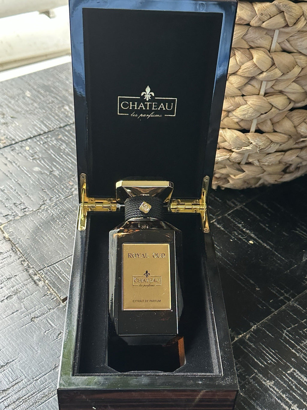 Chateau Les Parfums Royal Oud photo 4