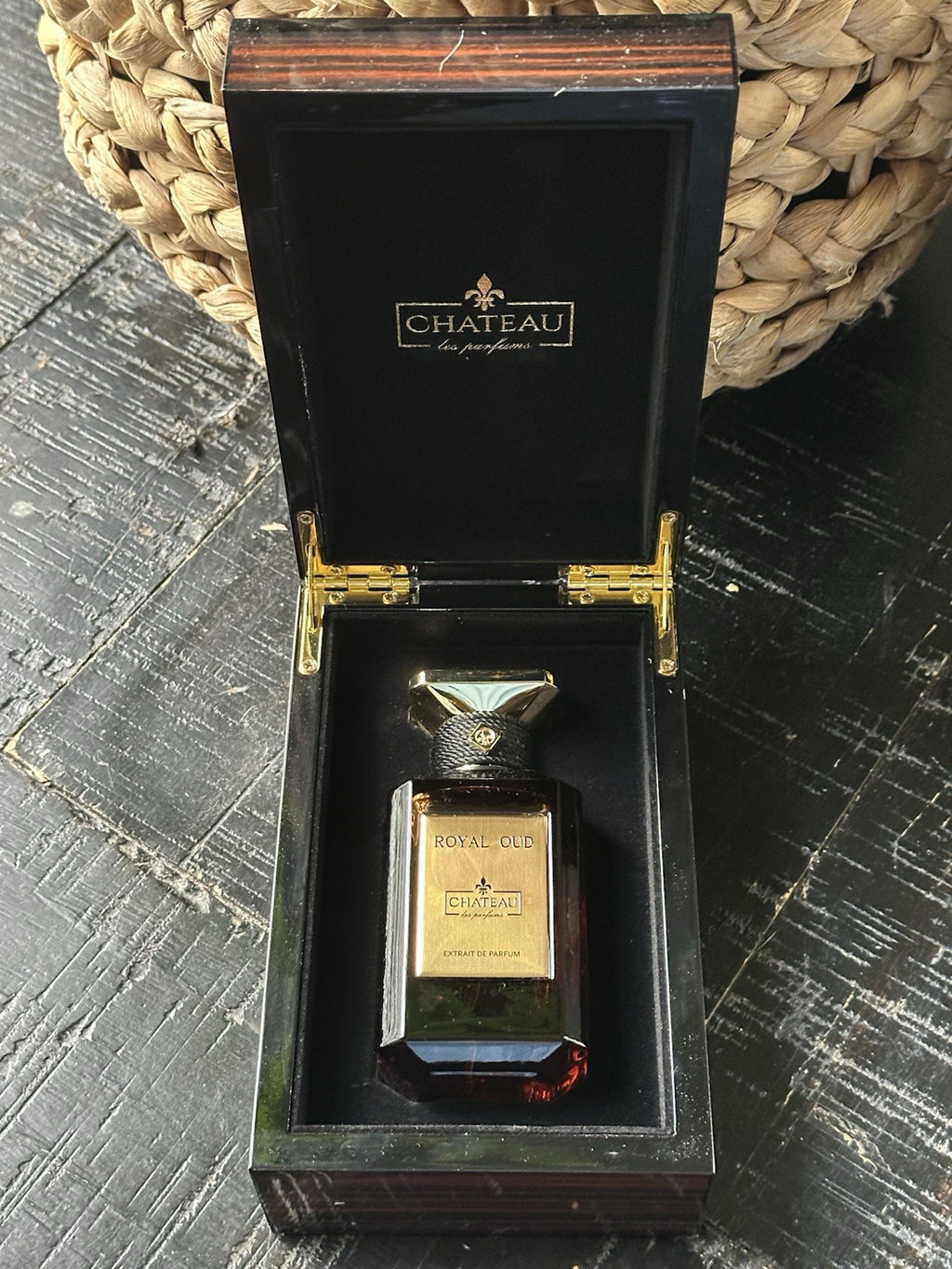 Chateau Les Parfums Royal Oud photo 2