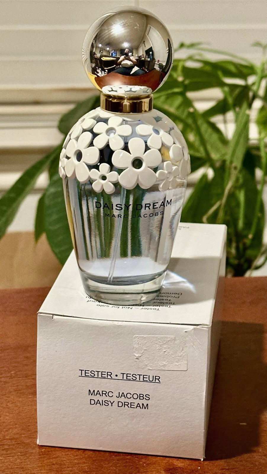 Daisy Dream bottle detail