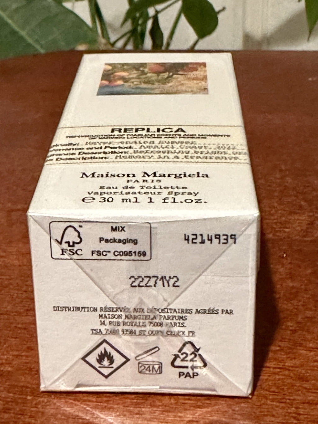 Maison Margiela Replica Never-Ending Summer box side